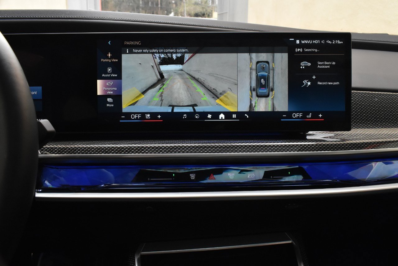 Used 2023 BMW i7 xDrive60 AWD/4WD image 33