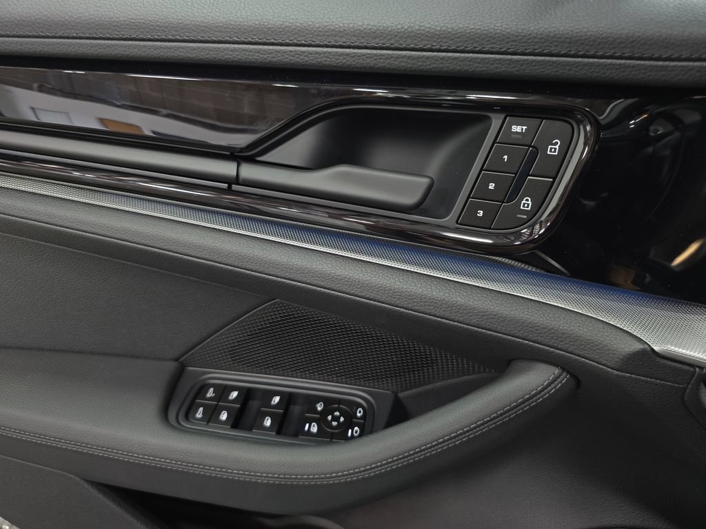 Certified 2025 Porsche Panamera RWD image 21