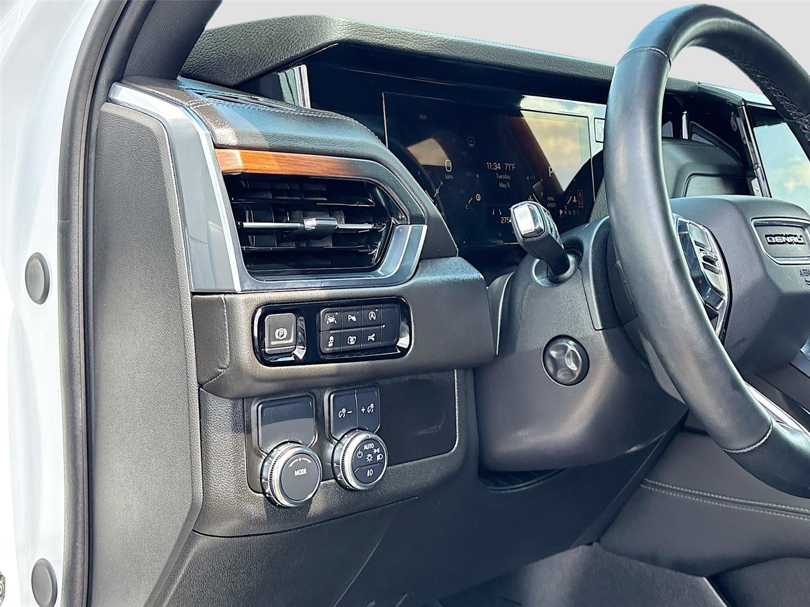 Used 2025 GMC Yukon Denali RWD image 10