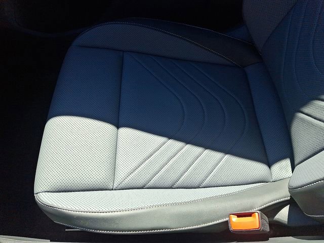 Certified 2025 Volkswagen Tiguan SE R-Line image 26