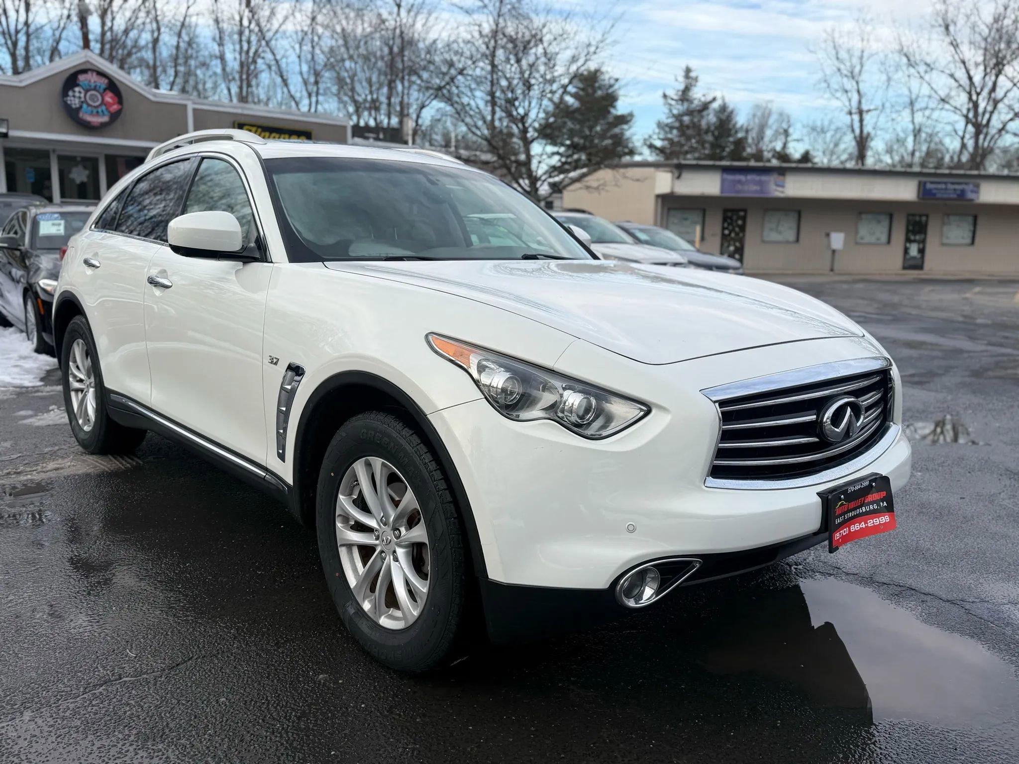 Used 2016 INFINITI QX70 3.7 Sport Utility 4D w/ Premium Package image 3