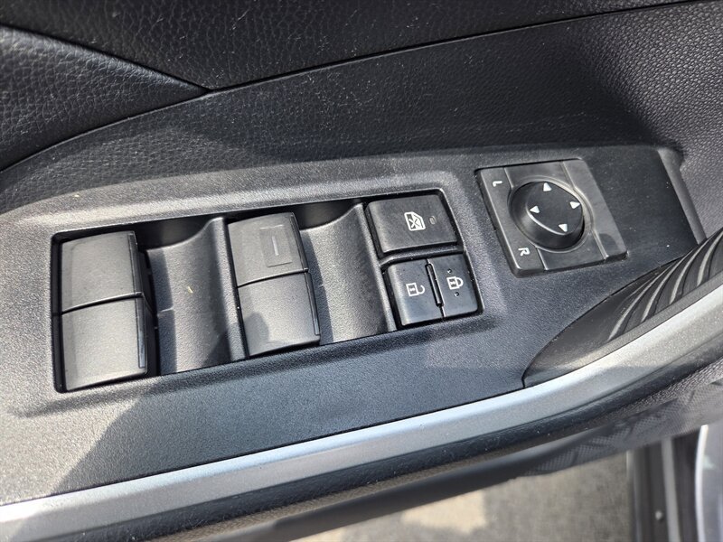 Used 2021 Toyota RAV4 LE AWD/4WD image 13