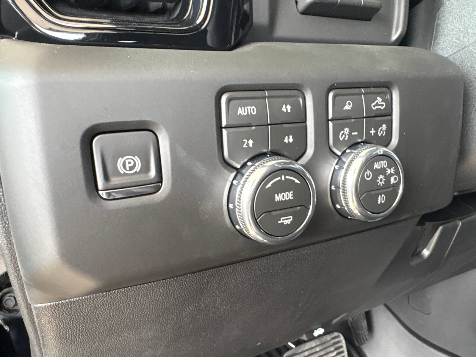 New 2026 GMC Sierra 2500 AT4 w/ AT4 Premium Plus Package AWD/4WD image 15