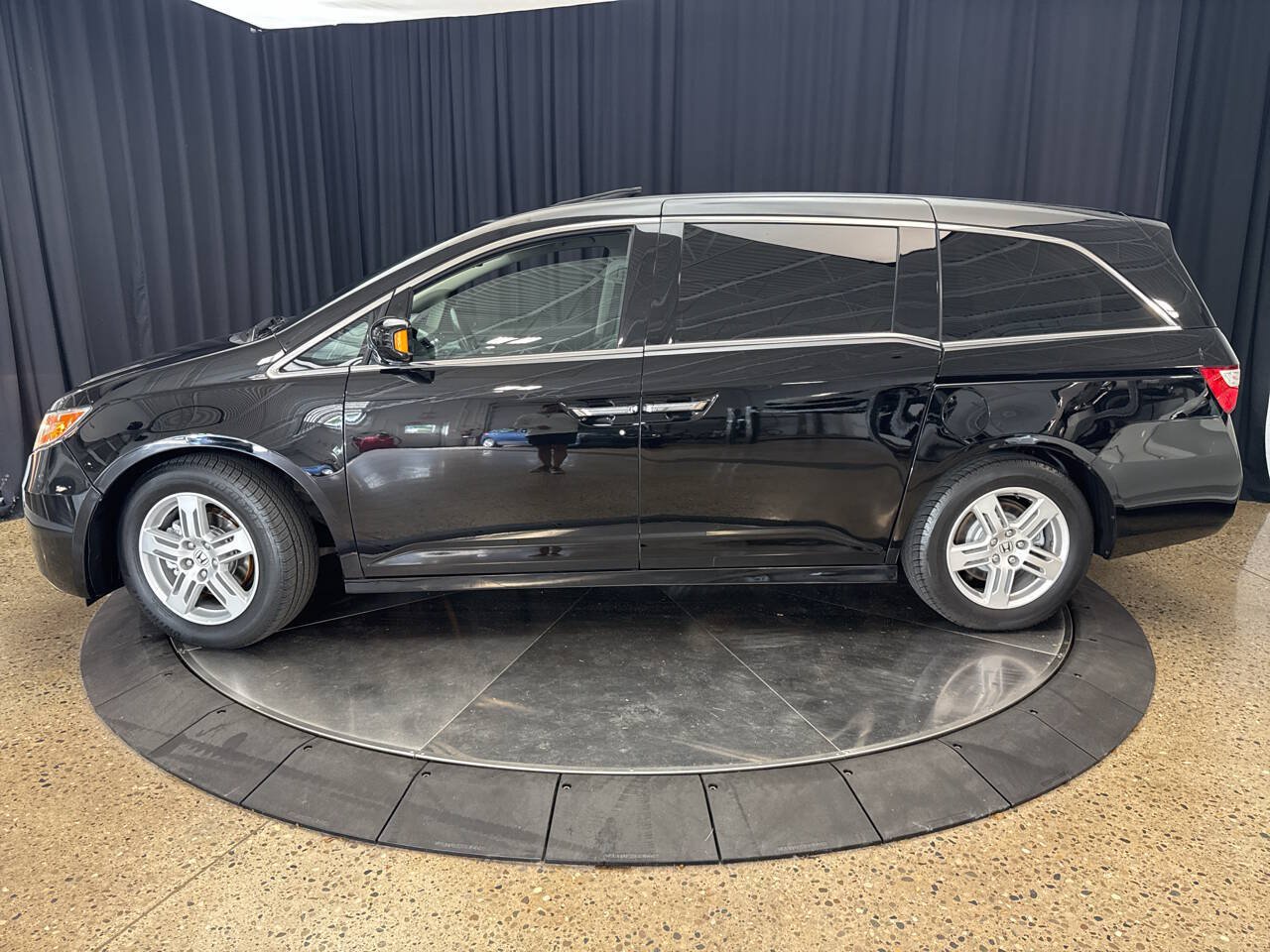 Used 2013 Honda Odyssey Touring Elite image 3