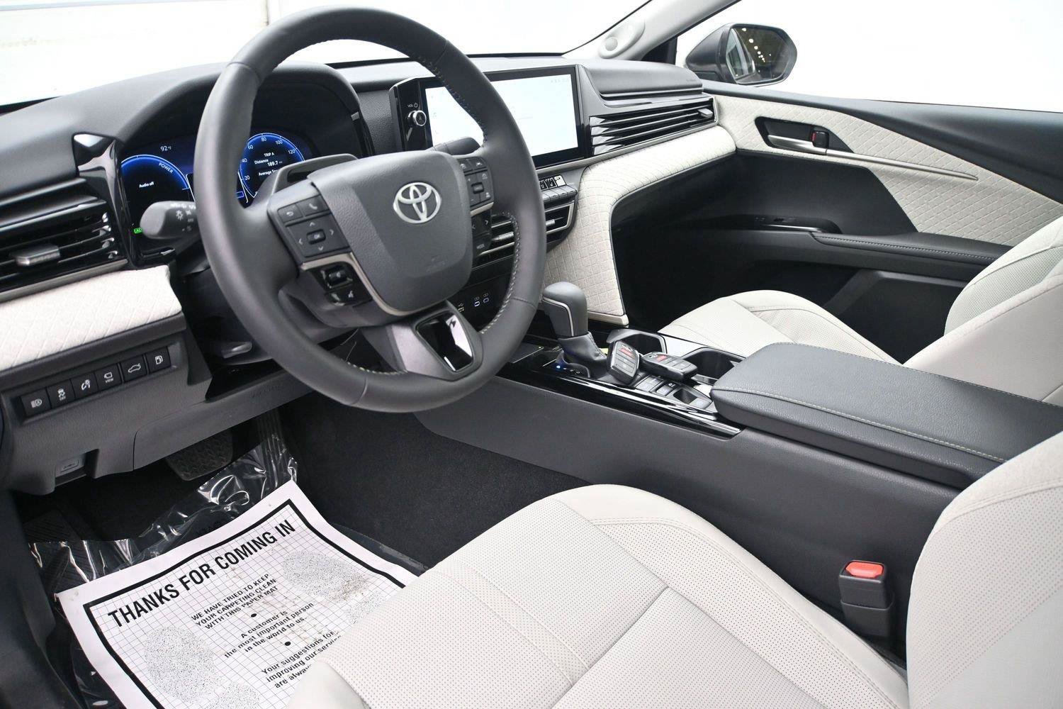 Used 2025 Toyota Camry XLE w/ Premium Plus Package AWD/4WD image 2