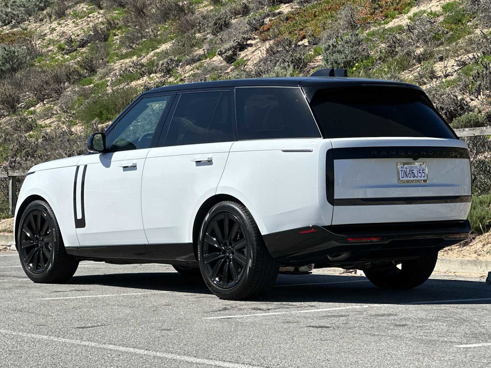 Used 2026 Land Rover Range Rover SE image 3