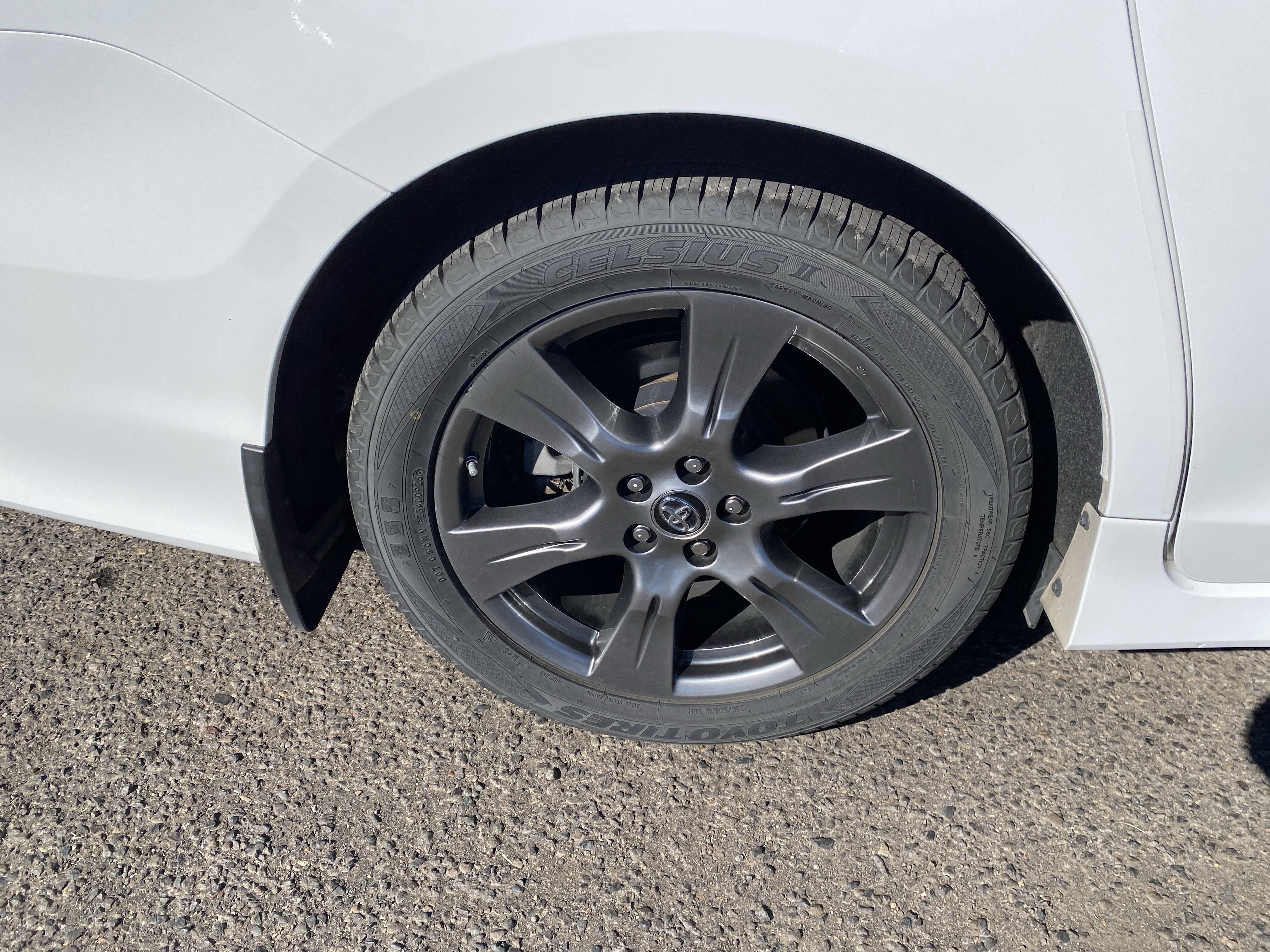 Used 2018 Toyota Sienna SE FWD image 9