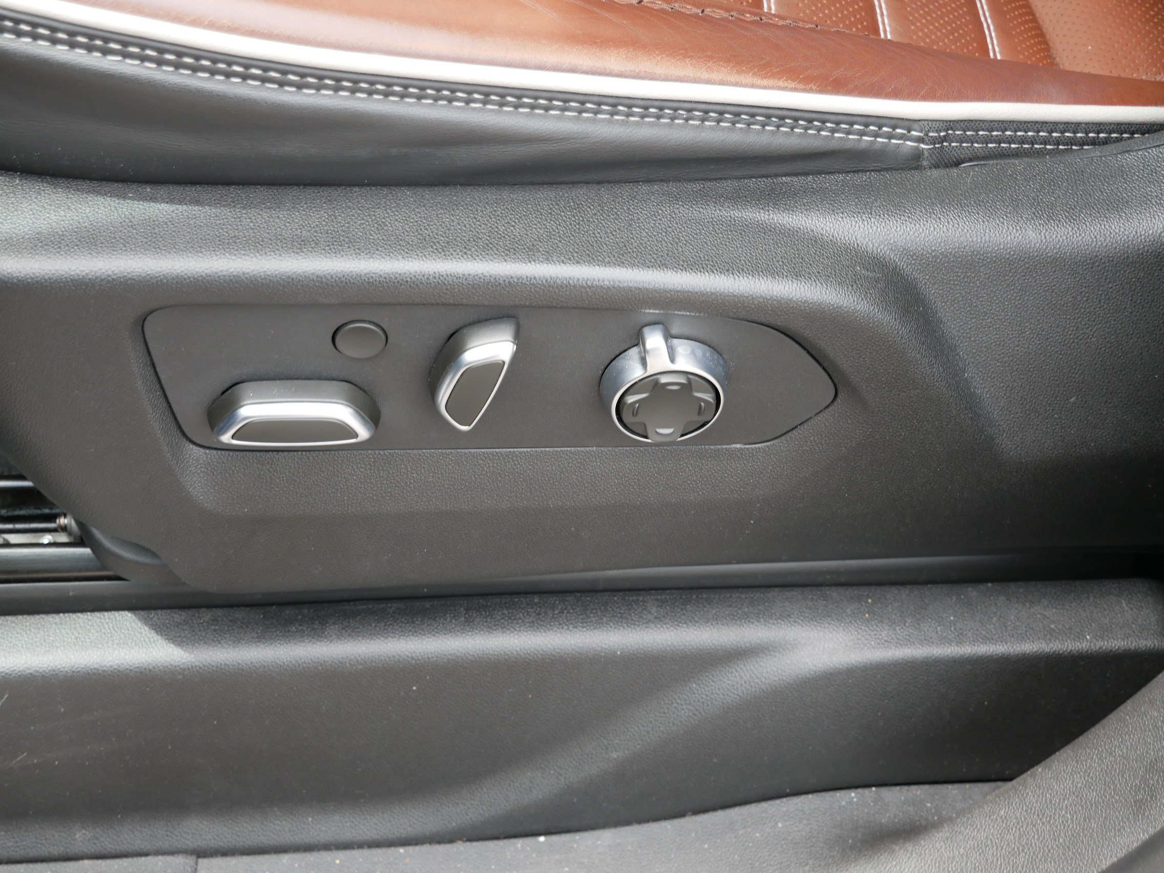 Used 2024 GMC Yukon Denali Ultimate AWD/4WD image 21
