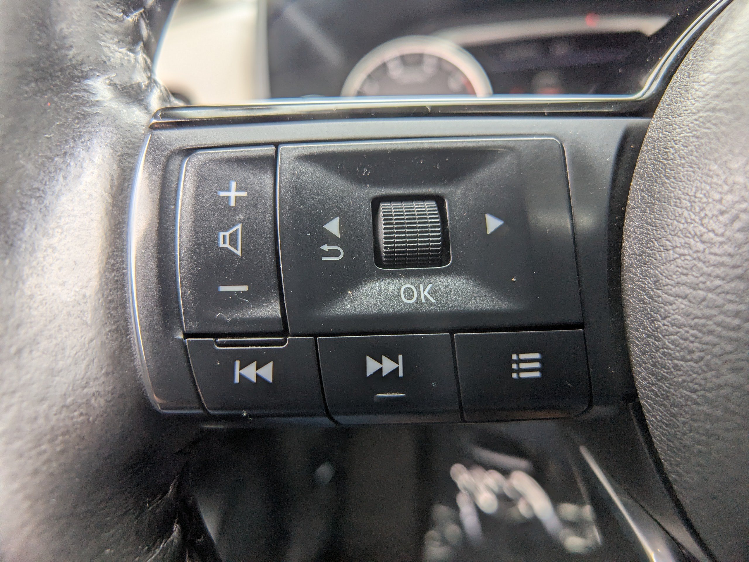 Used 2023 Nissan Rogue SL AWD/4WD image 25