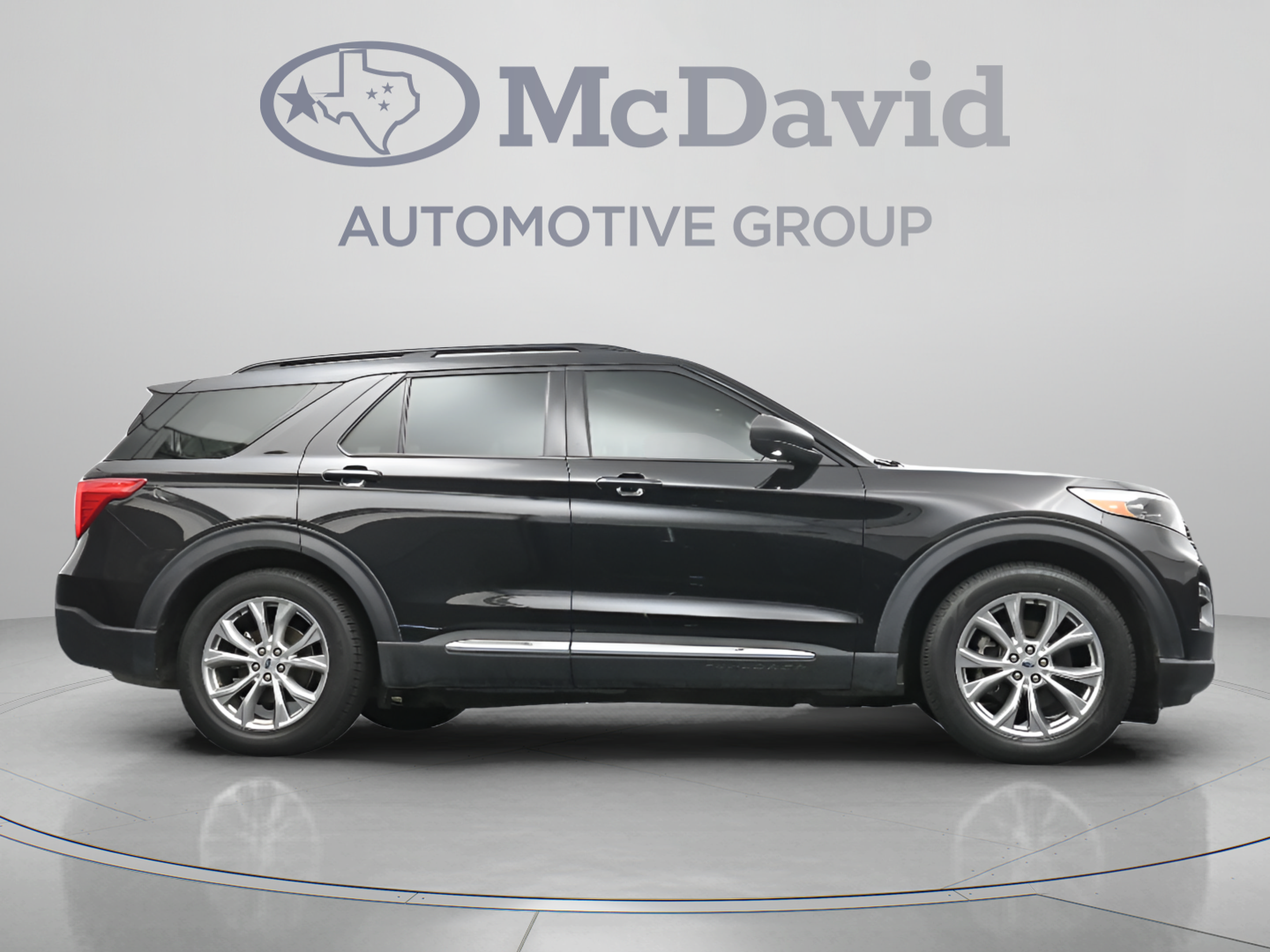 Used 2021 Ford Explorer XLT w/ Equipment Group 202A RWD image 32