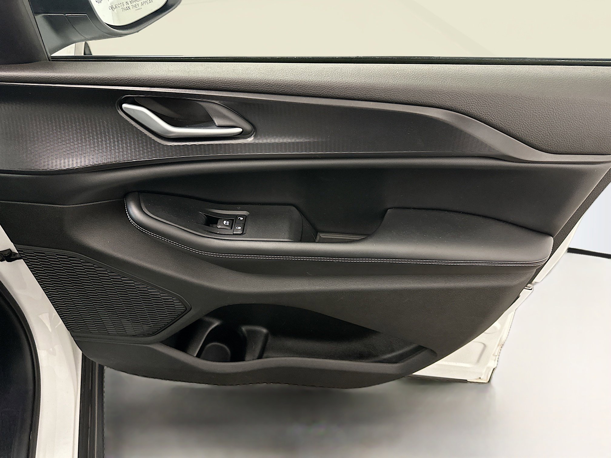 Used 2023 Jeep Grand Cherokee Laredo image 32