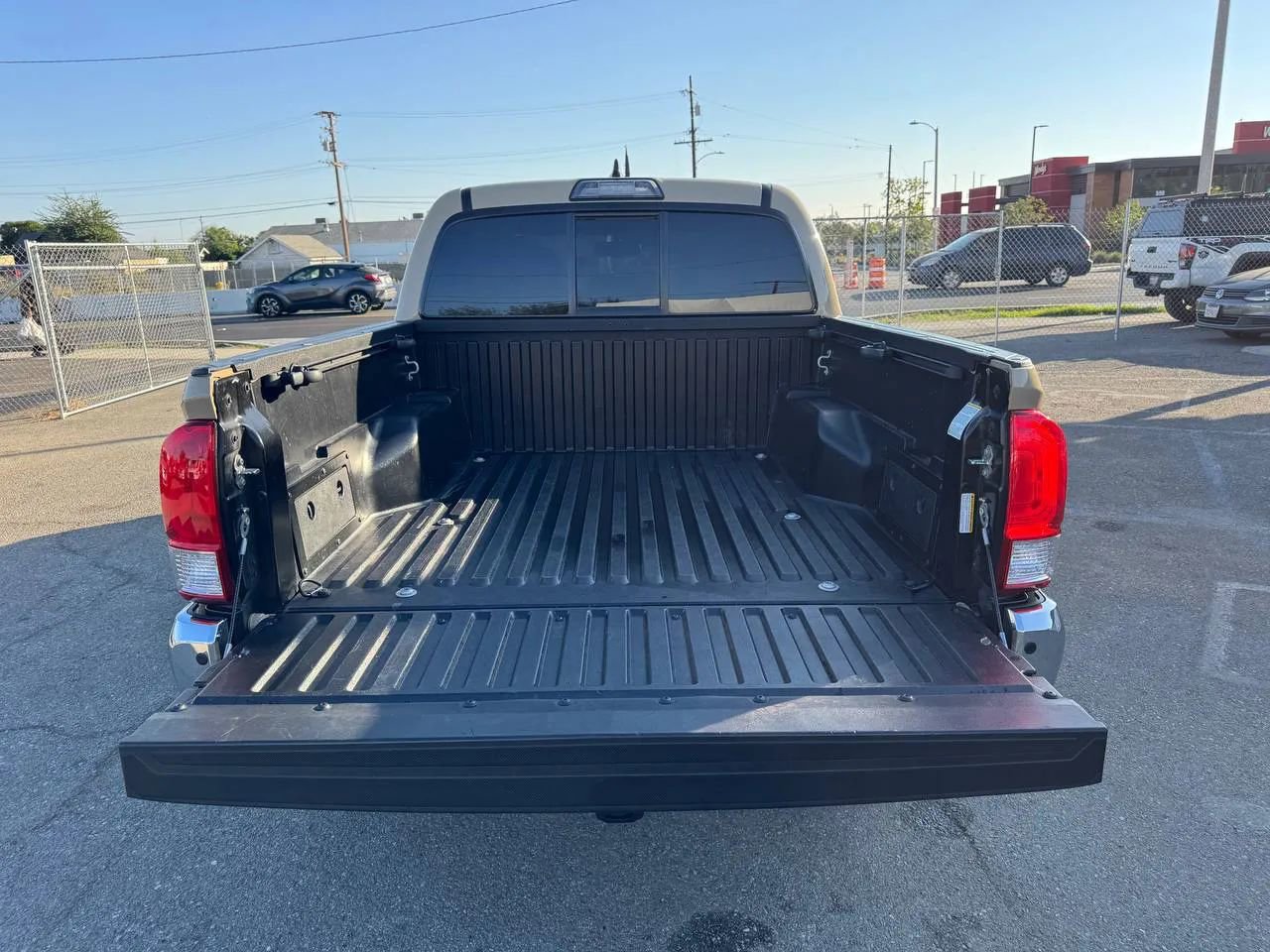 Used 2017 Toyota Tacoma SR5 image 10