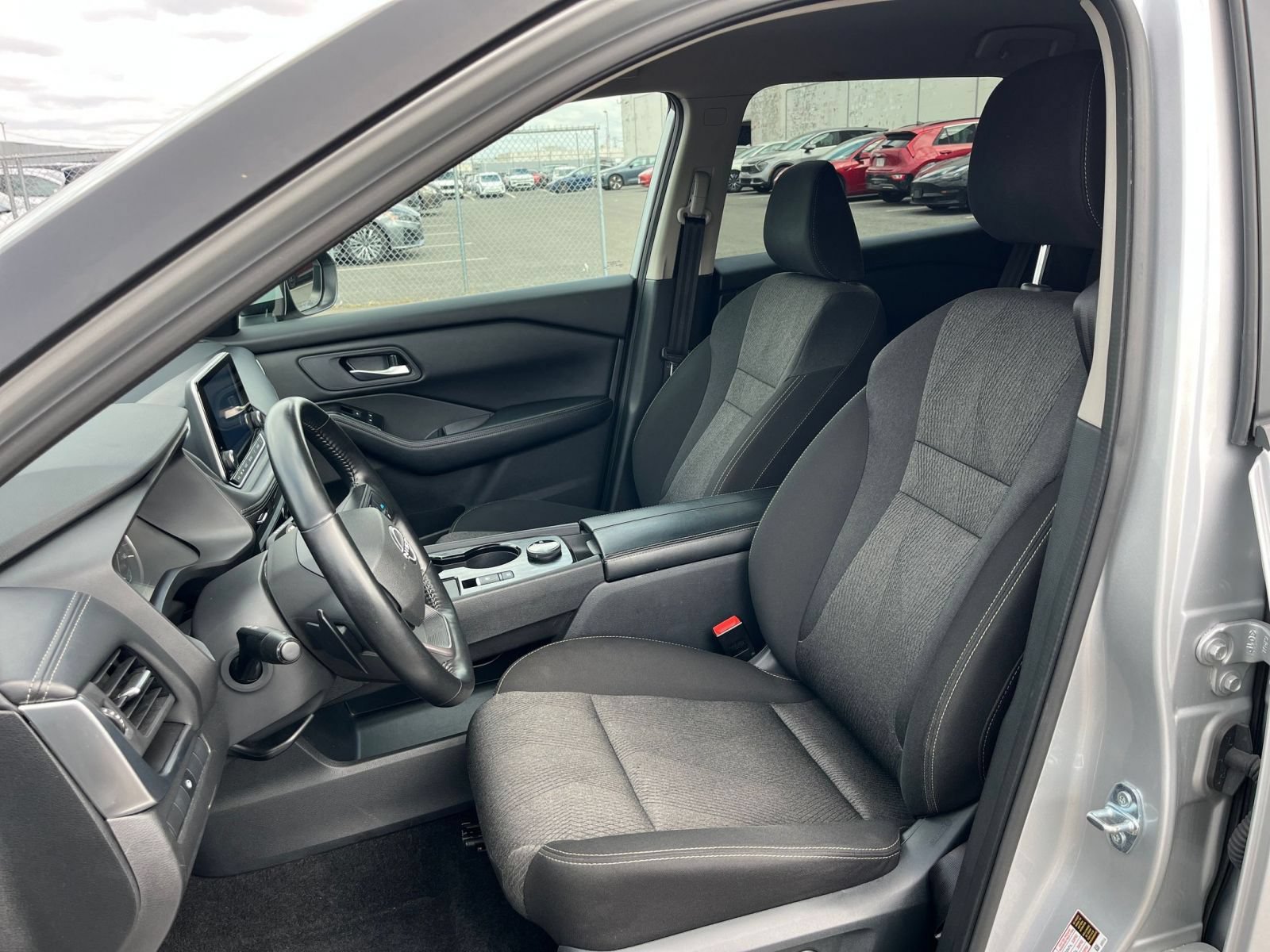 Used 2025 Nissan Rogue SV AWD/4WD image 37