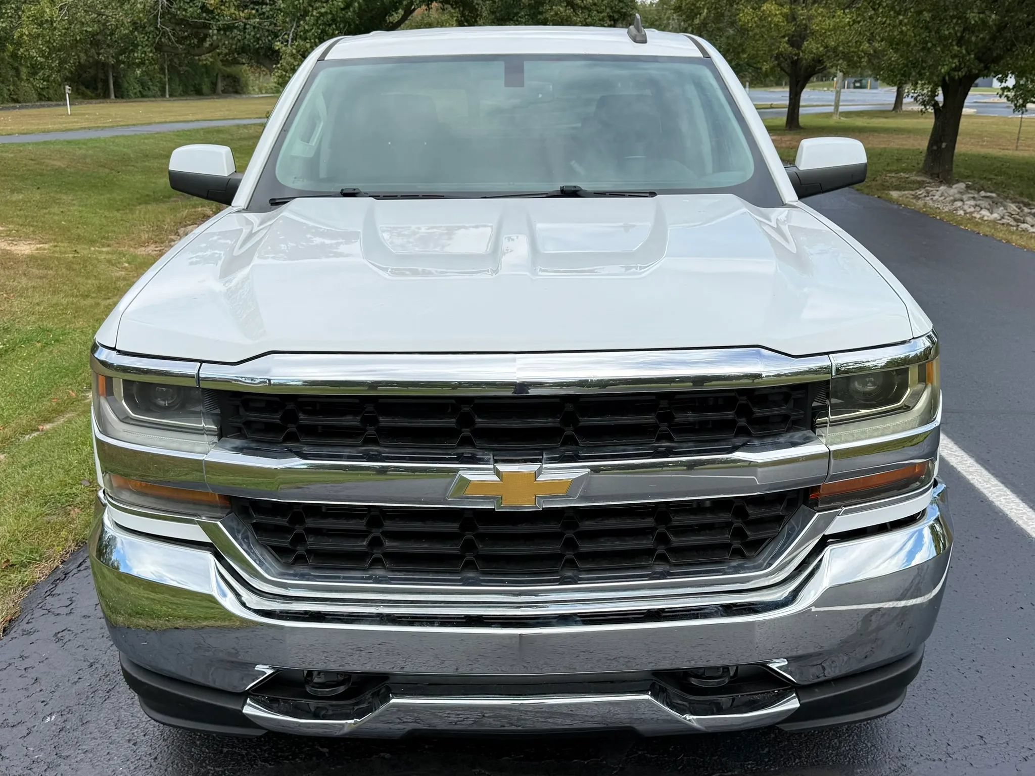 Used 2018 Chevrolet Silverado 1500 LT AWD/4WD image 4