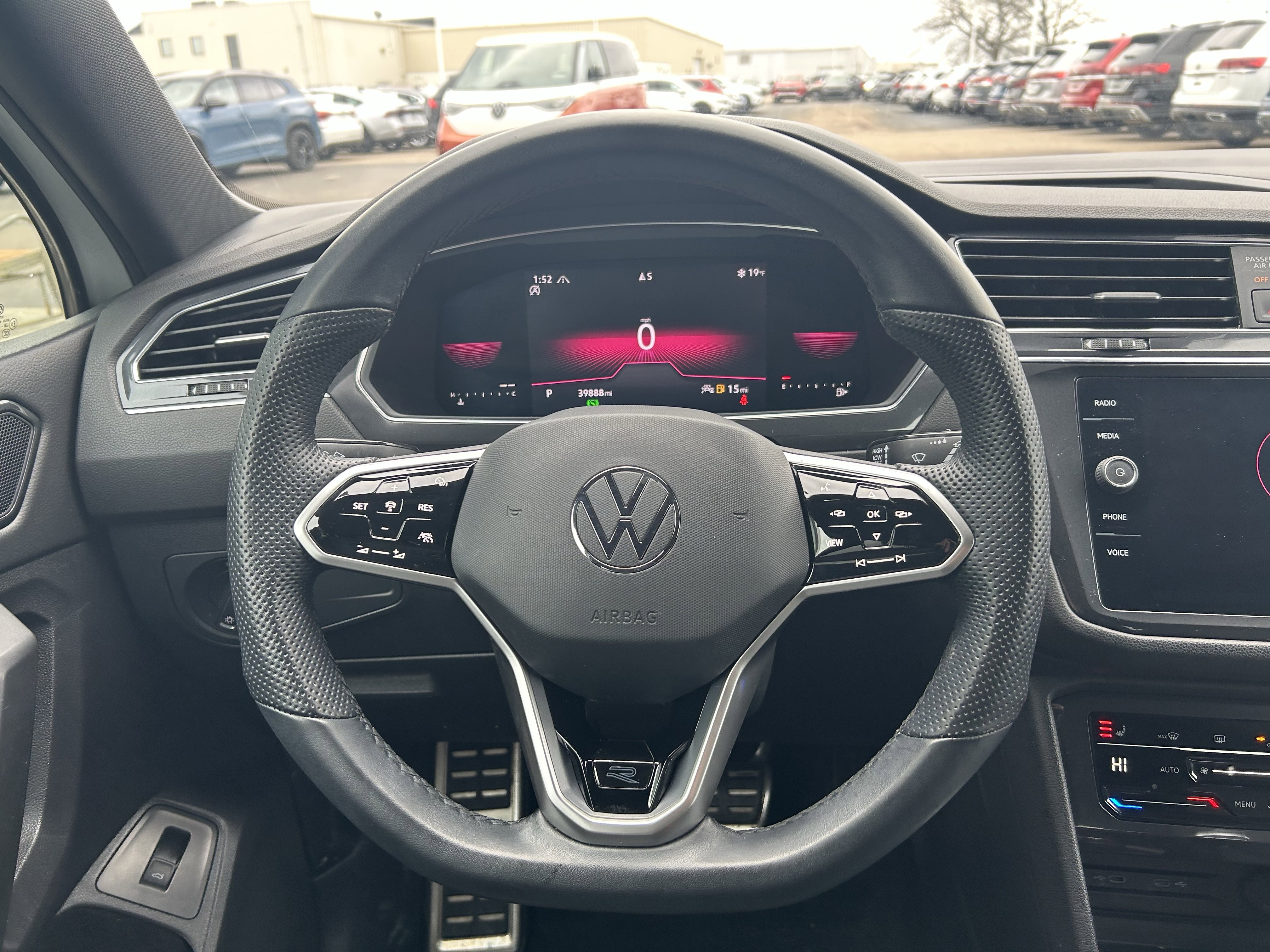 Certified 2022 Volkswagen Tiguan SE R-Line image 10