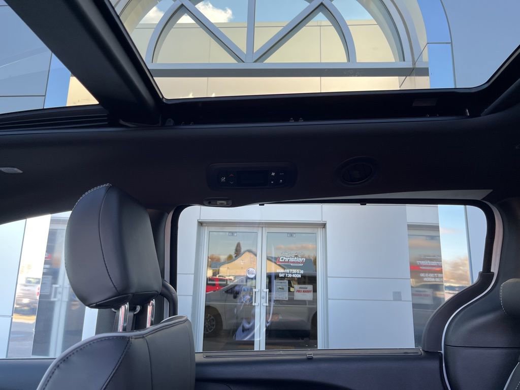 New 2026 Chrysler Pacifica Limited image 11