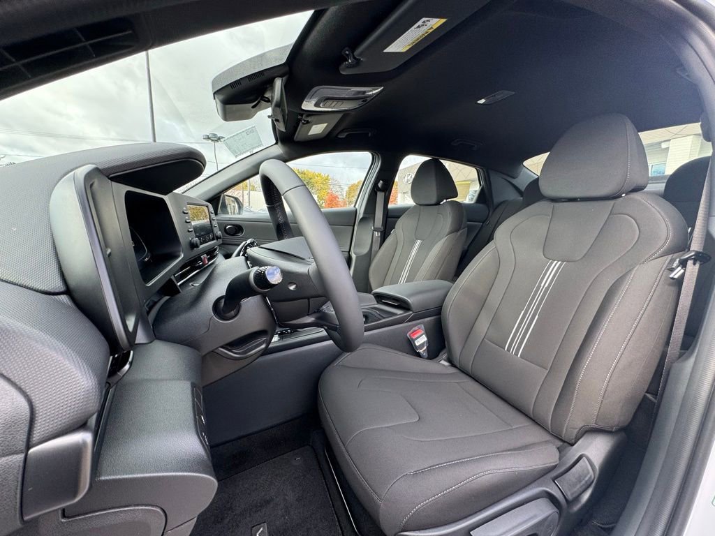 New 2025 Hyundai Elantra Sport image 18