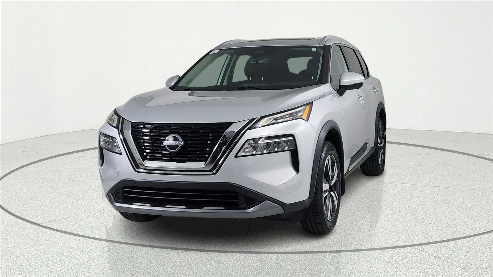 Used 2023 Nissan Rogue SL w/ SL Premium Package FWD image 2