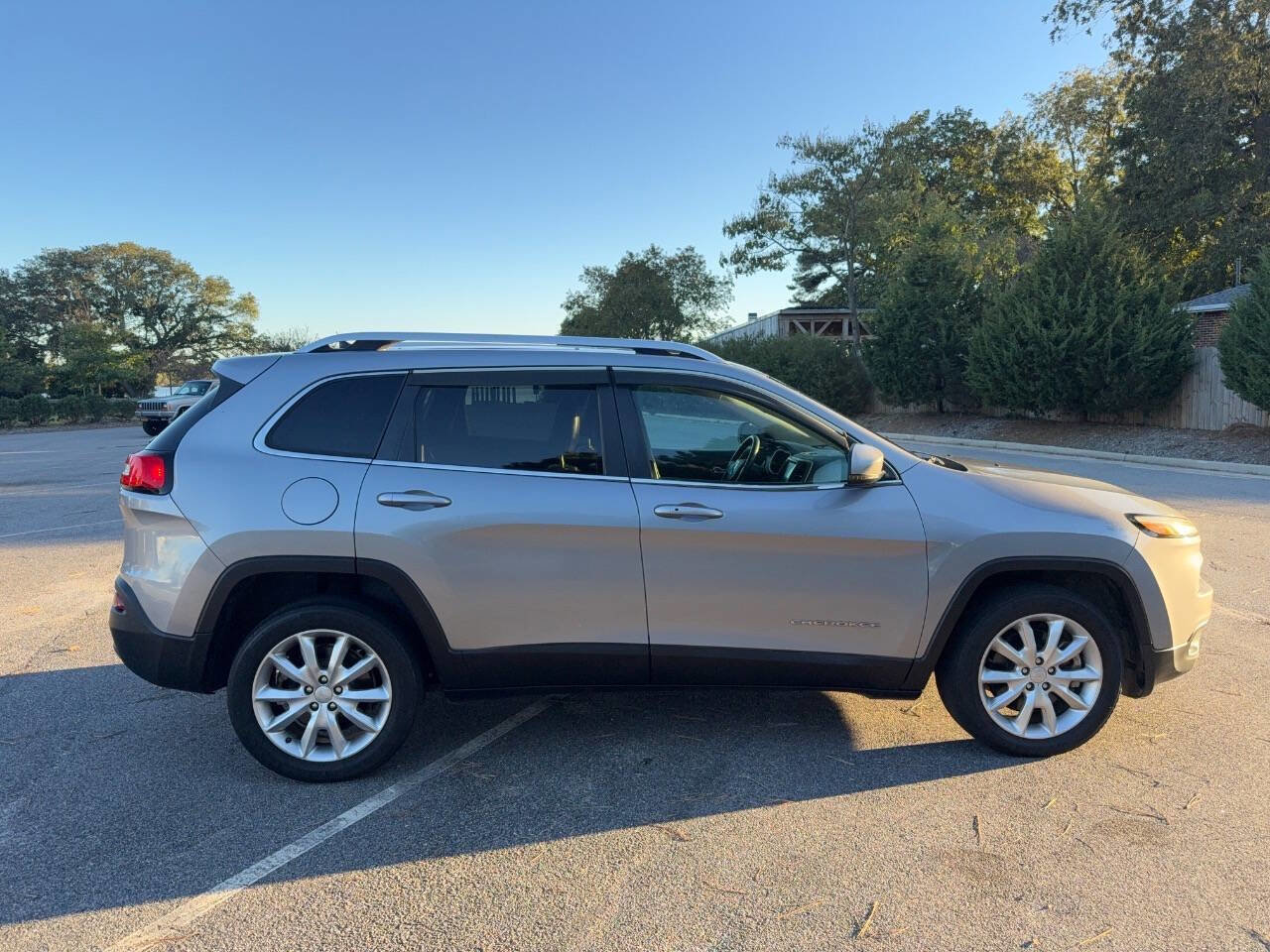 Used 2014 Jeep Cherokee Limited w/ Luxury Group image 6