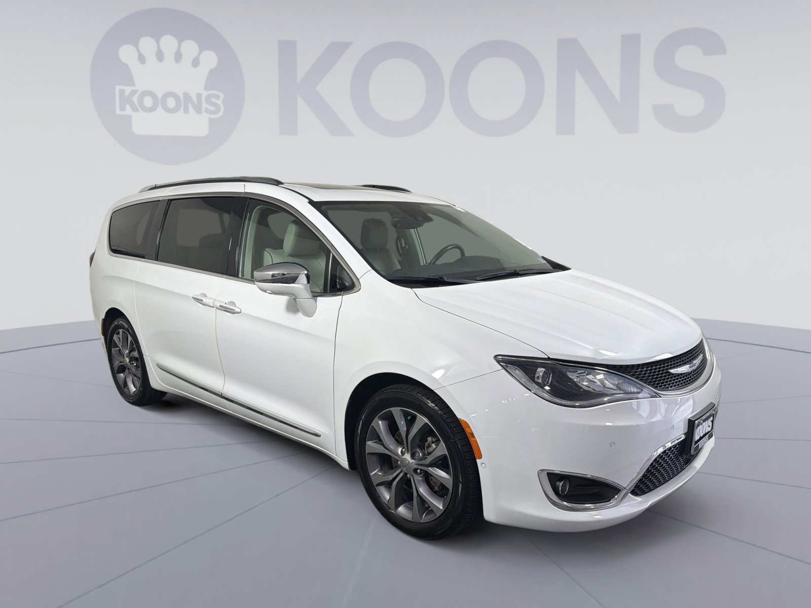 Used 2019 Chrysler Pacifica Limited w/ Tire & Wheel Group image 10