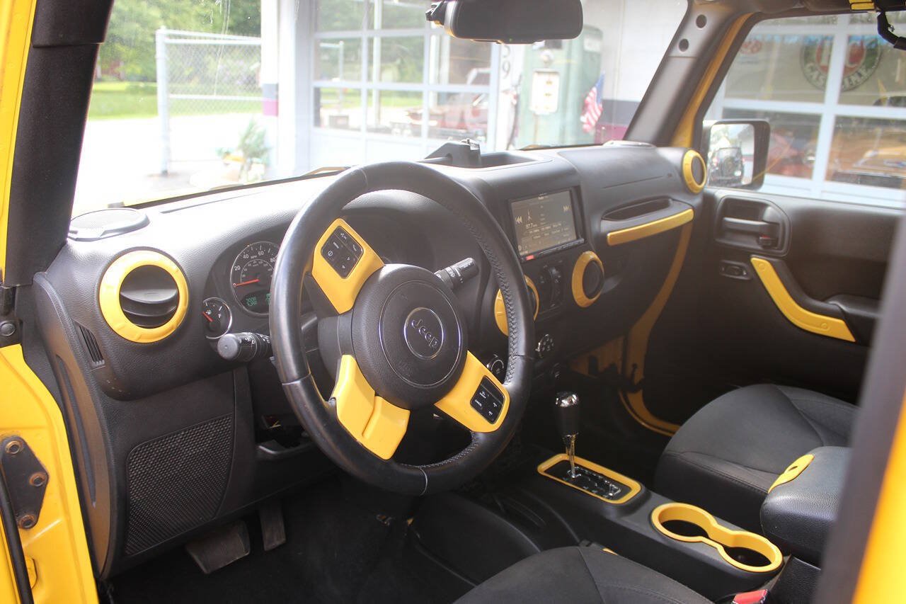 Used 2015 Jeep Wrangler Unlimited Sport w/ Quick Order Package 24S AWD/4WD image 11