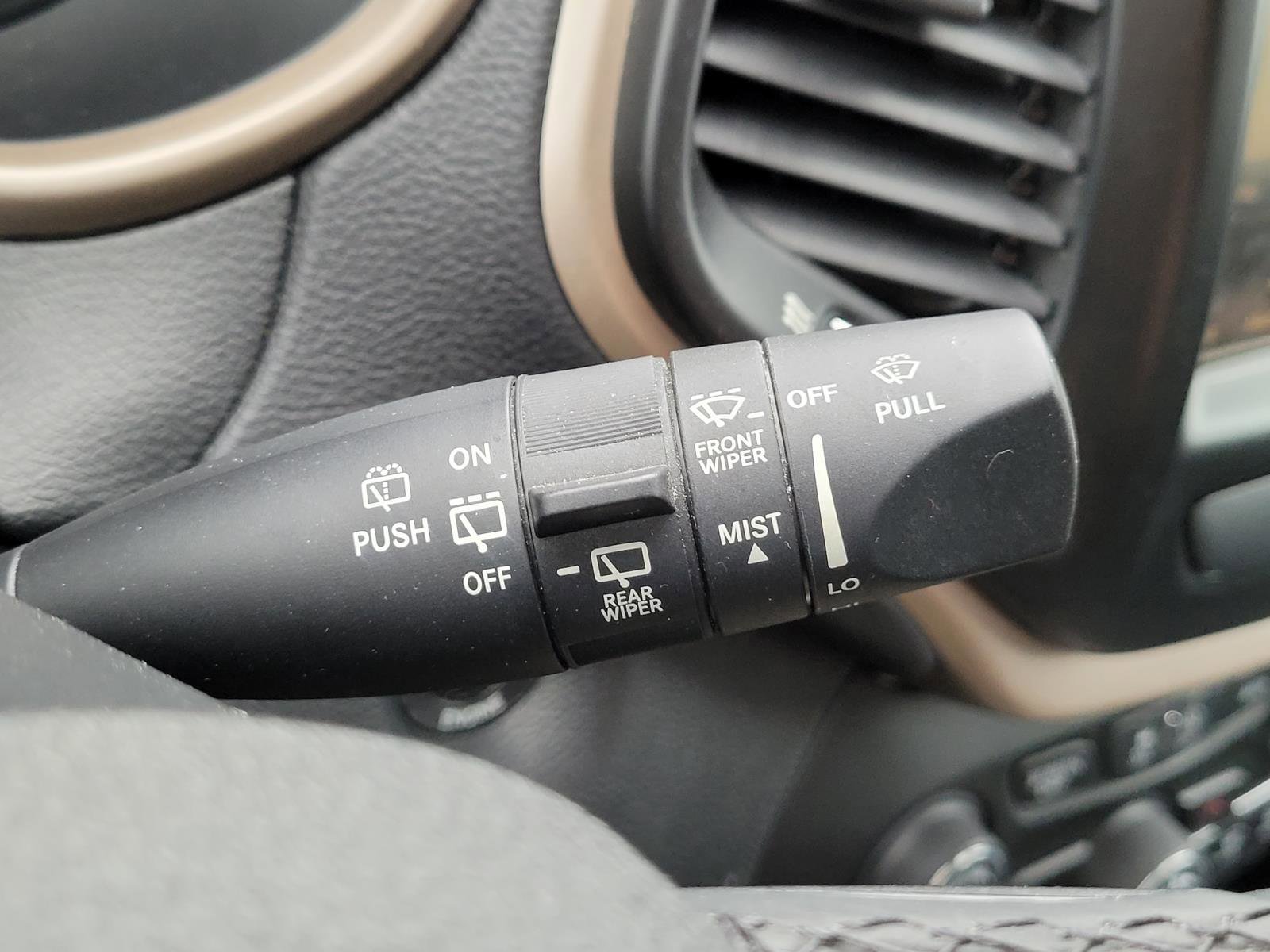 Used 2016 Jeep Cherokee Limited image 31