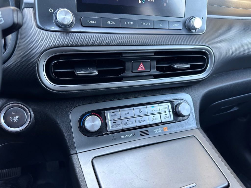 Used 2023 Hyundai Kona SE image 19