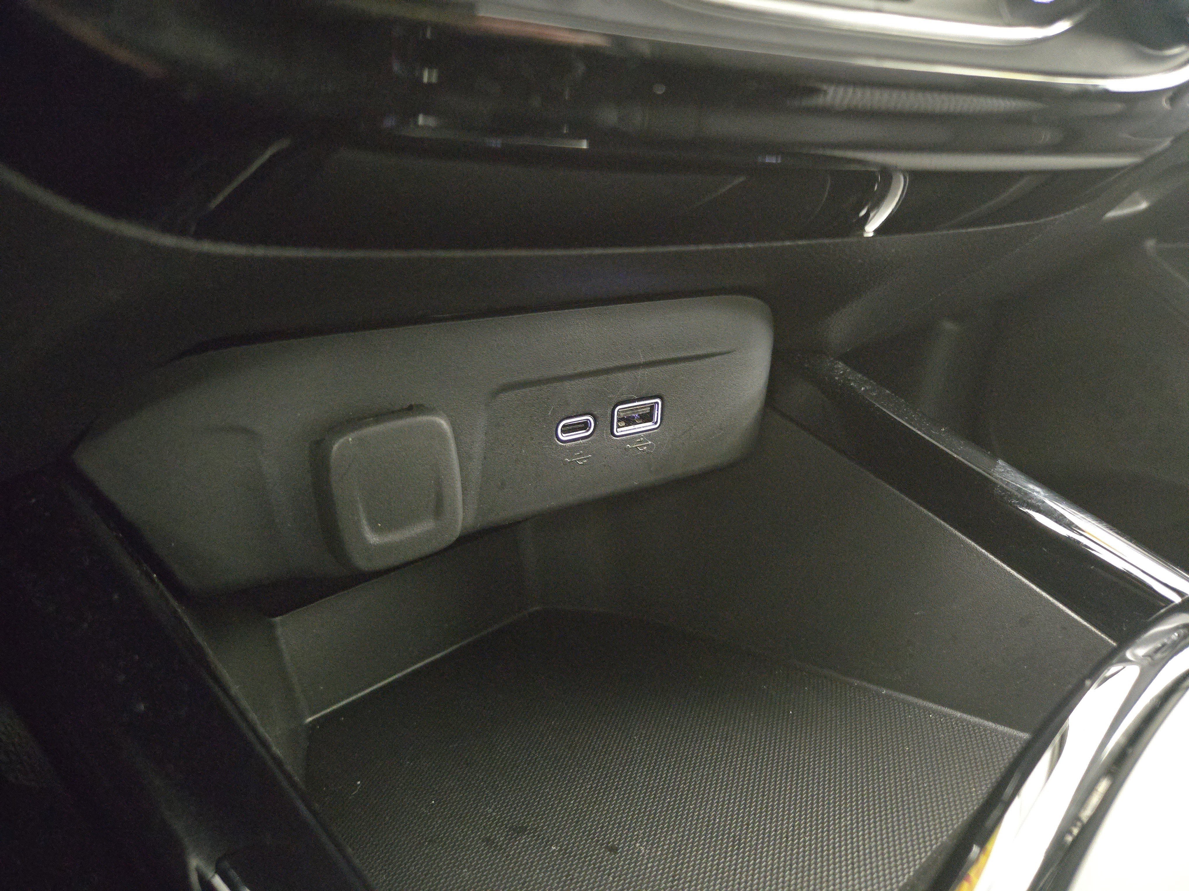 Used 2025 Chevrolet Trax LT w/ LT Convenience Package image 27