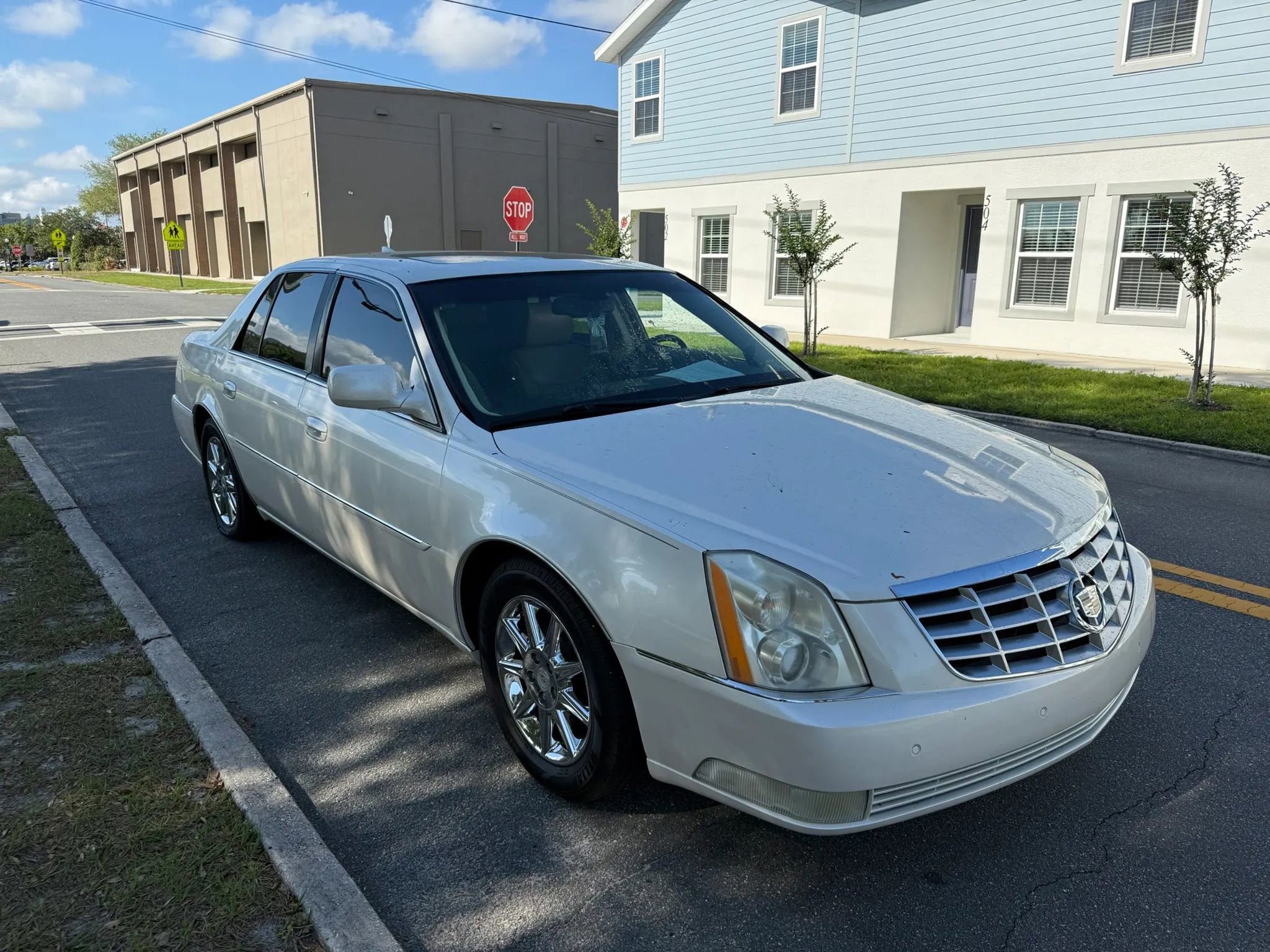 Used 2011 Cadillac DTS Luxury FWD image 3