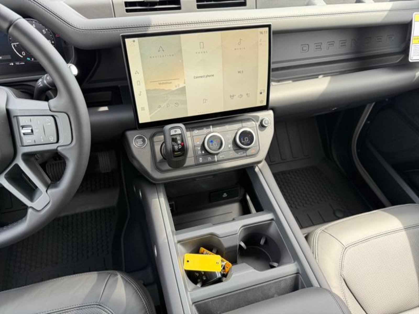 New 2026 Land Rover Defender 110 X-Dynamic SE AWD/4WD image 14