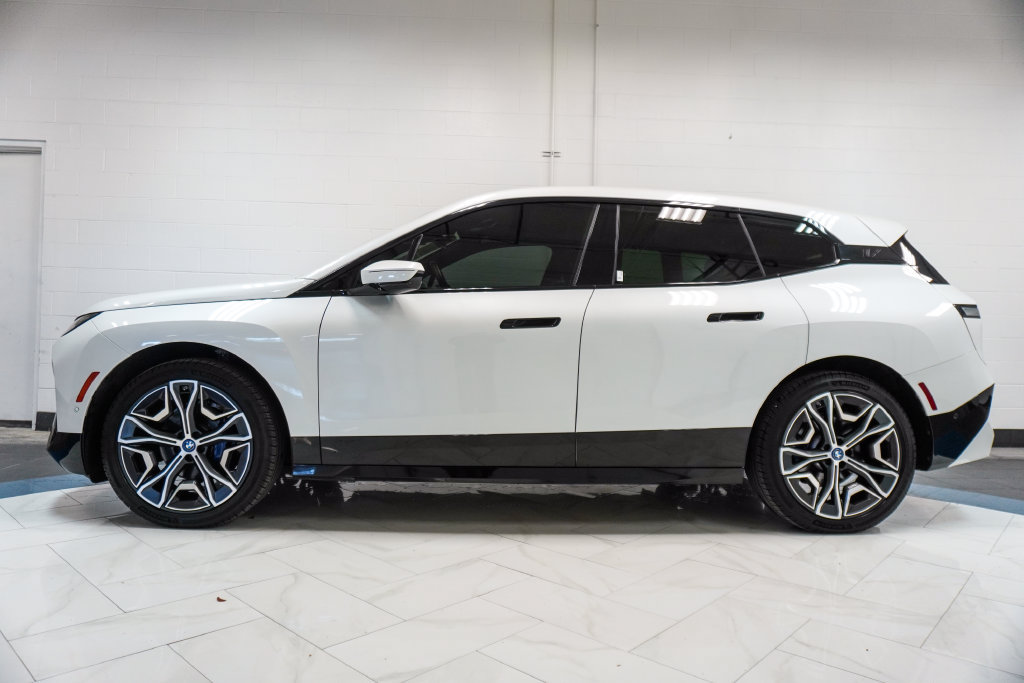 Used 2024 BMW iX xDrive50 w/ Sport Package AWD/4WD image 28