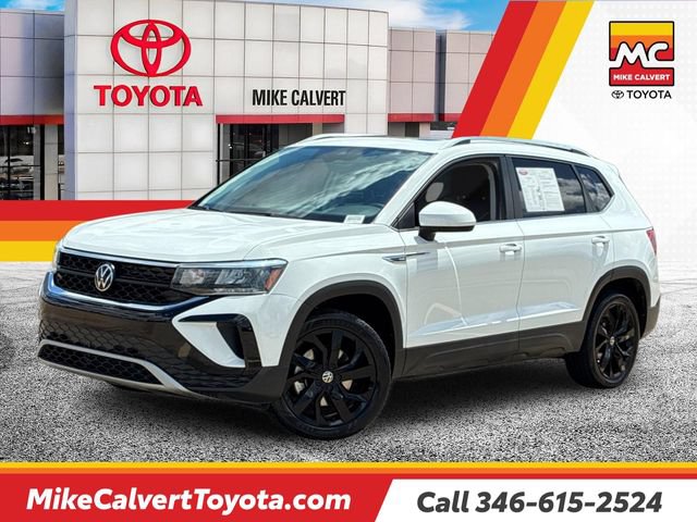 Used 2024 Volkswagen Taos SE w/ Panoramic Sunroof Package