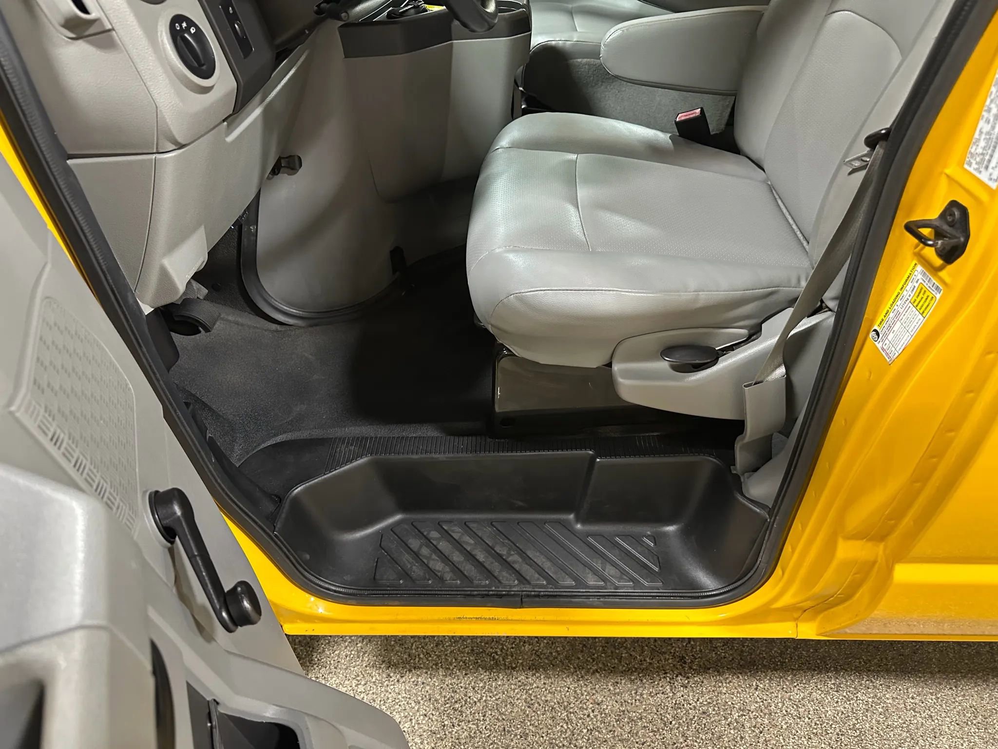 Used 2011 Ford E-150 and Econoline 150 Wagon image 25