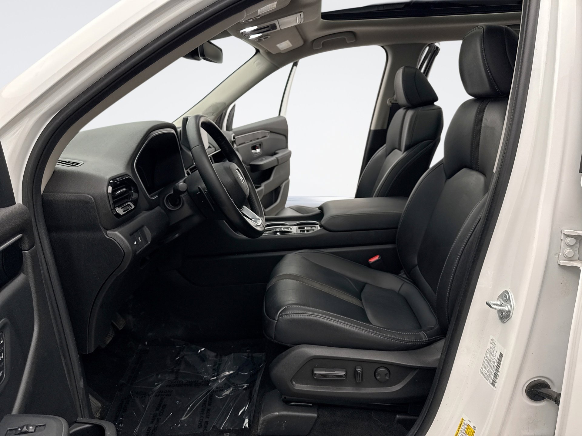 Used 2023 Honda Pilot Touring image 11