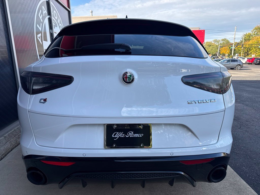 Used 2024 Alfa Romeo Stelvio Veloce AWD/4WD image 10