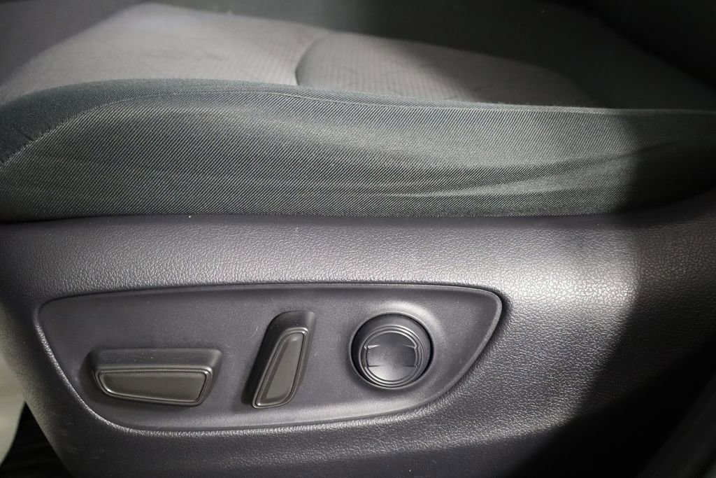 Used 2019 Toyota RAV4 XLE FWD image 22