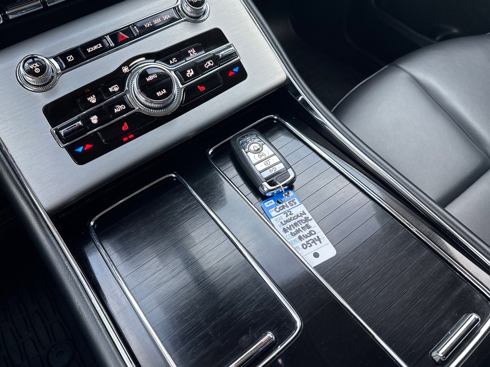 Used 2022 Lincoln Aviator AWD w/ Premium Package image 15