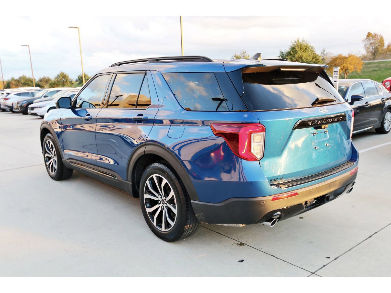 Used 2023 Ford Explorer ST-Line w/ Class IV Trailer Tow Package image 6