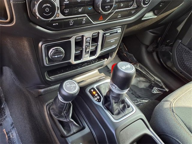 Used 2025 Jeep Wrangler Sahara image 19