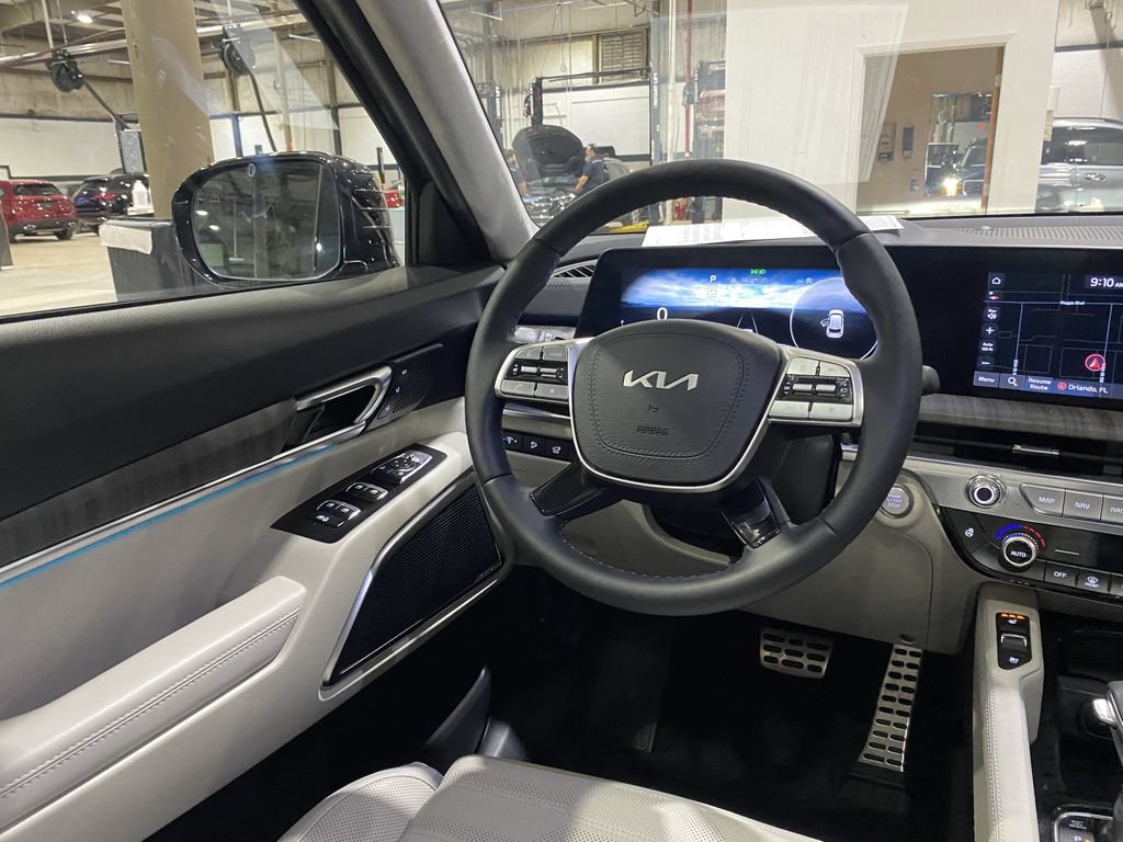 Used 2025 Kia Telluride SX Prestige AWD/4WD image 3
