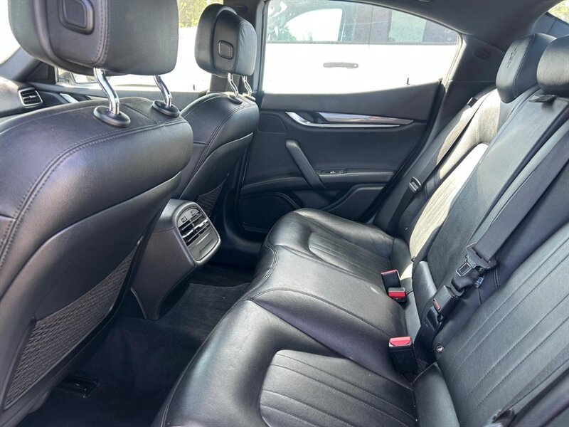 Used 2020 Maserati Ghibli RWD image 23