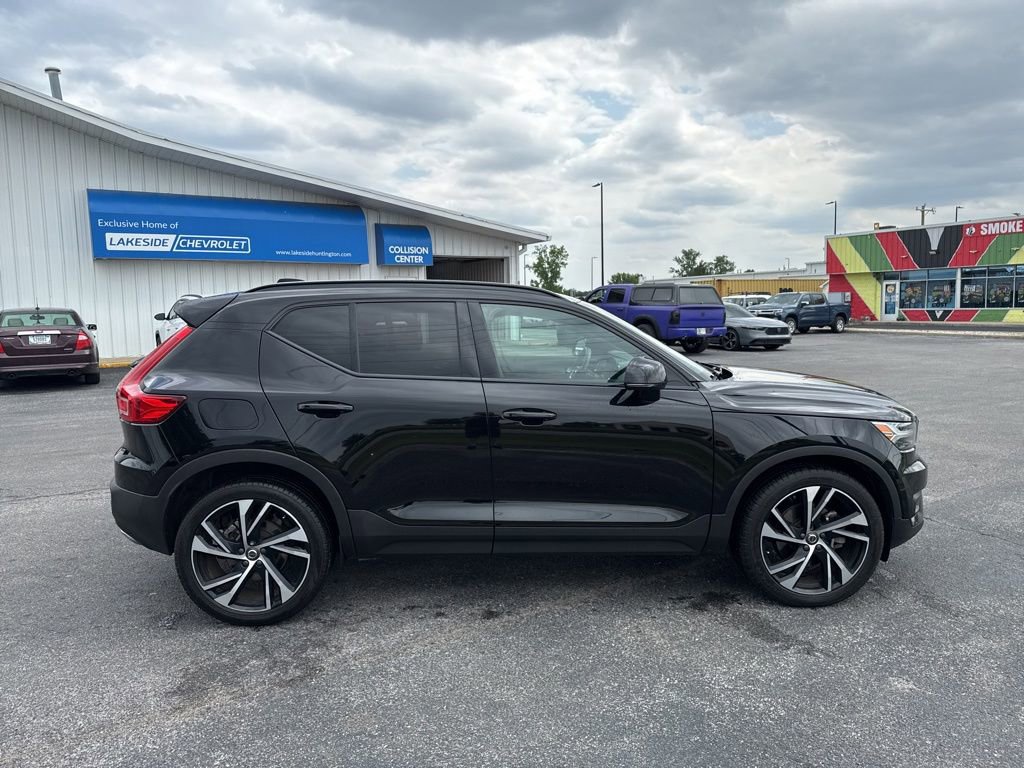 Used 2020 Volvo XC40 T4 R-Design w/ Protection Package Premier FWD image 6