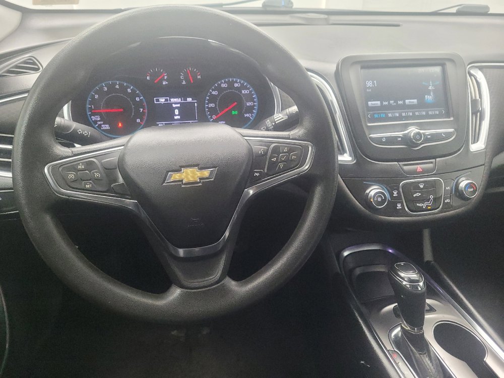 Used 2017 Chevrolet Malibu LT image 22