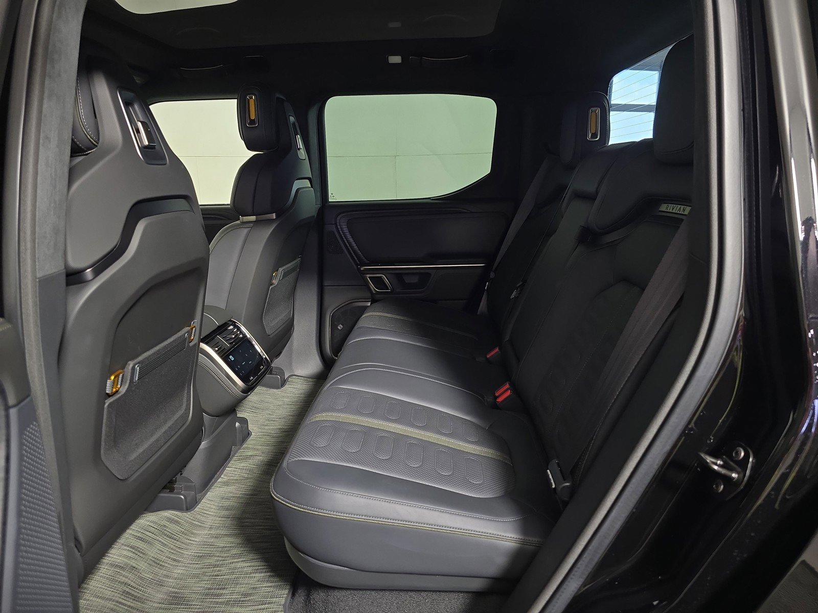 Used 2024 Rivian R1T Adventure AWD/4WD image 21