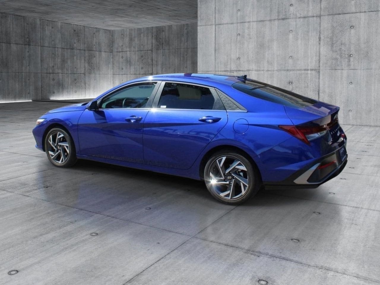 Used 2025 Hyundai Elantra Limited FWD image 3