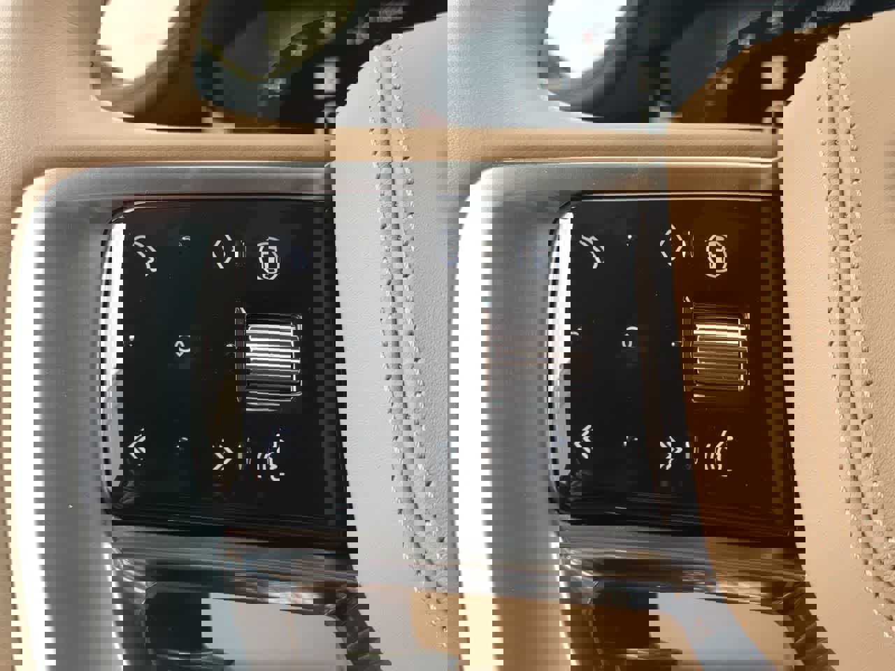 Used 2025 Land Rover Range Rover Long Wheelbase SE image 25