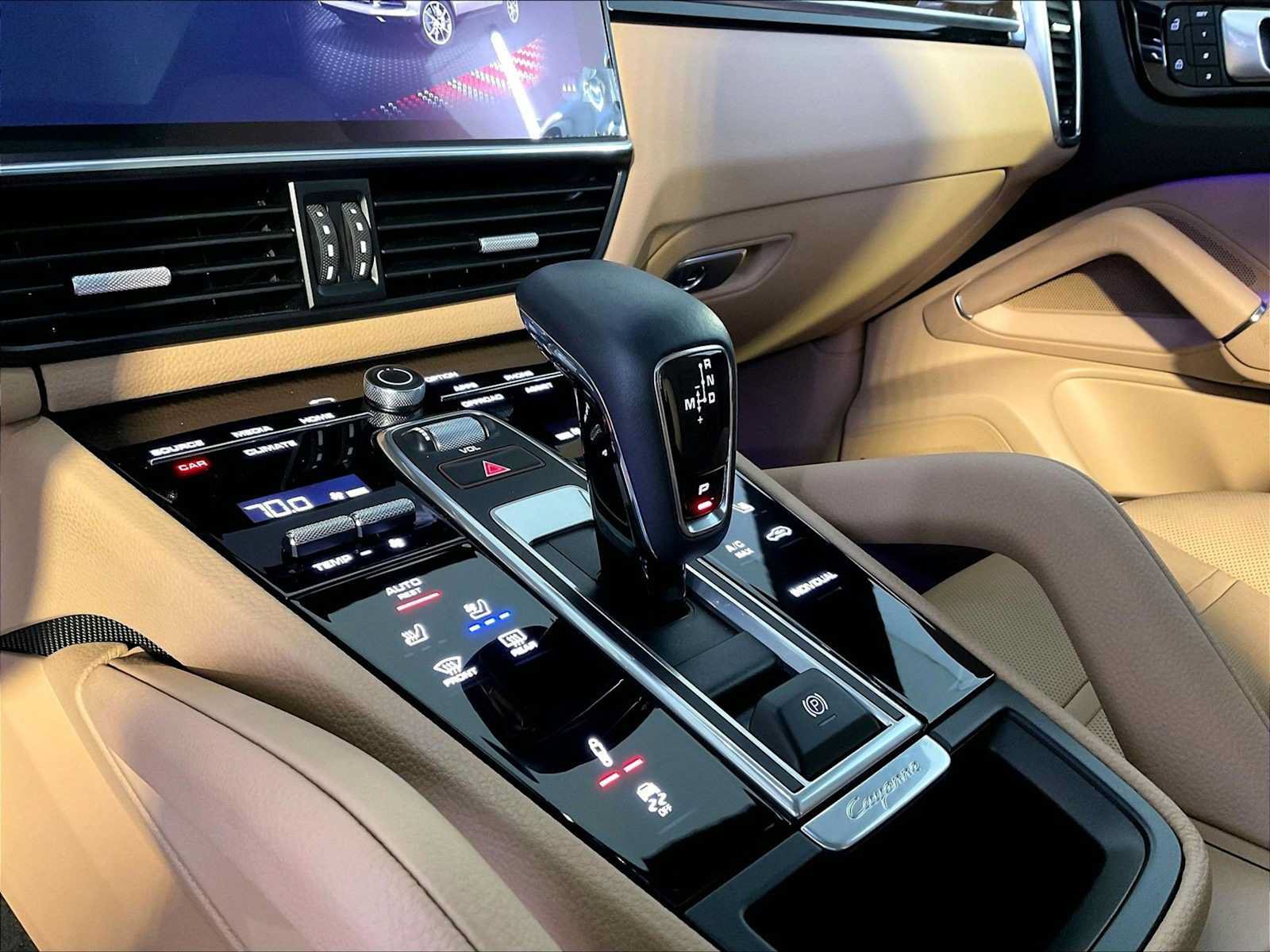 Certified 2023 Porsche Cayenne Platinum Edition AWD/4WD image 17