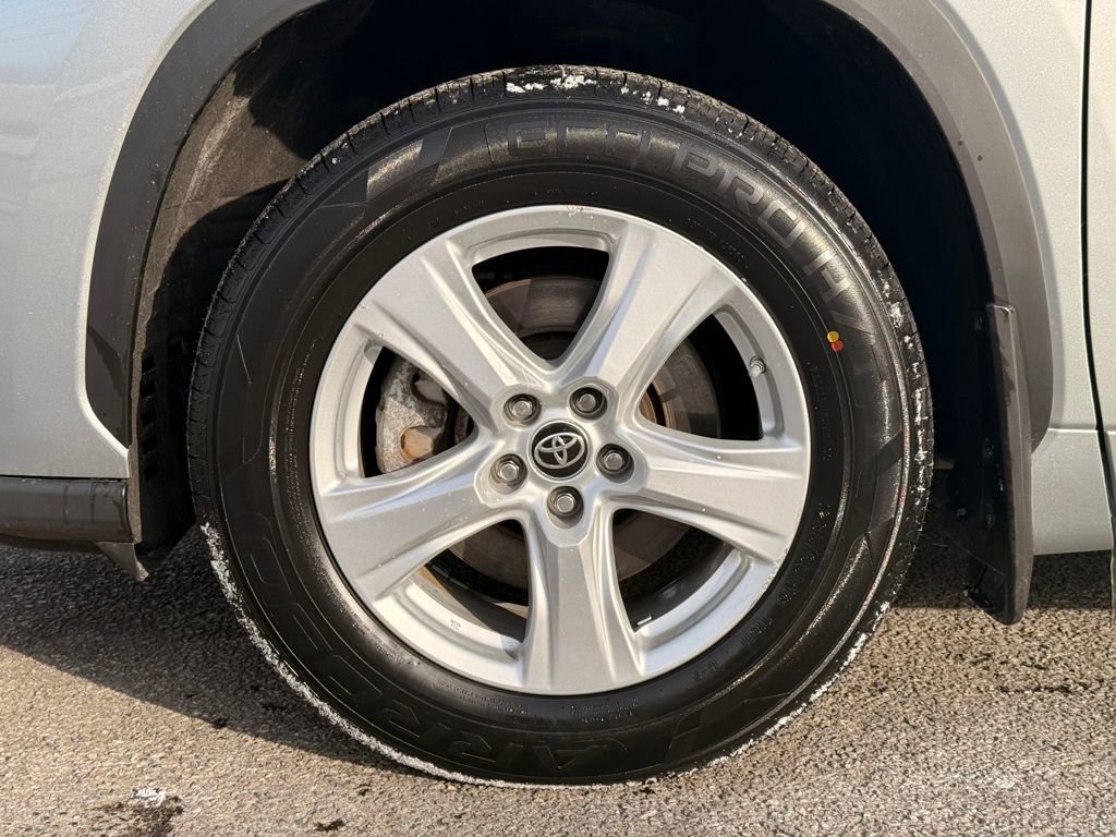 Used 2022 Toyota Highlander LE image 10