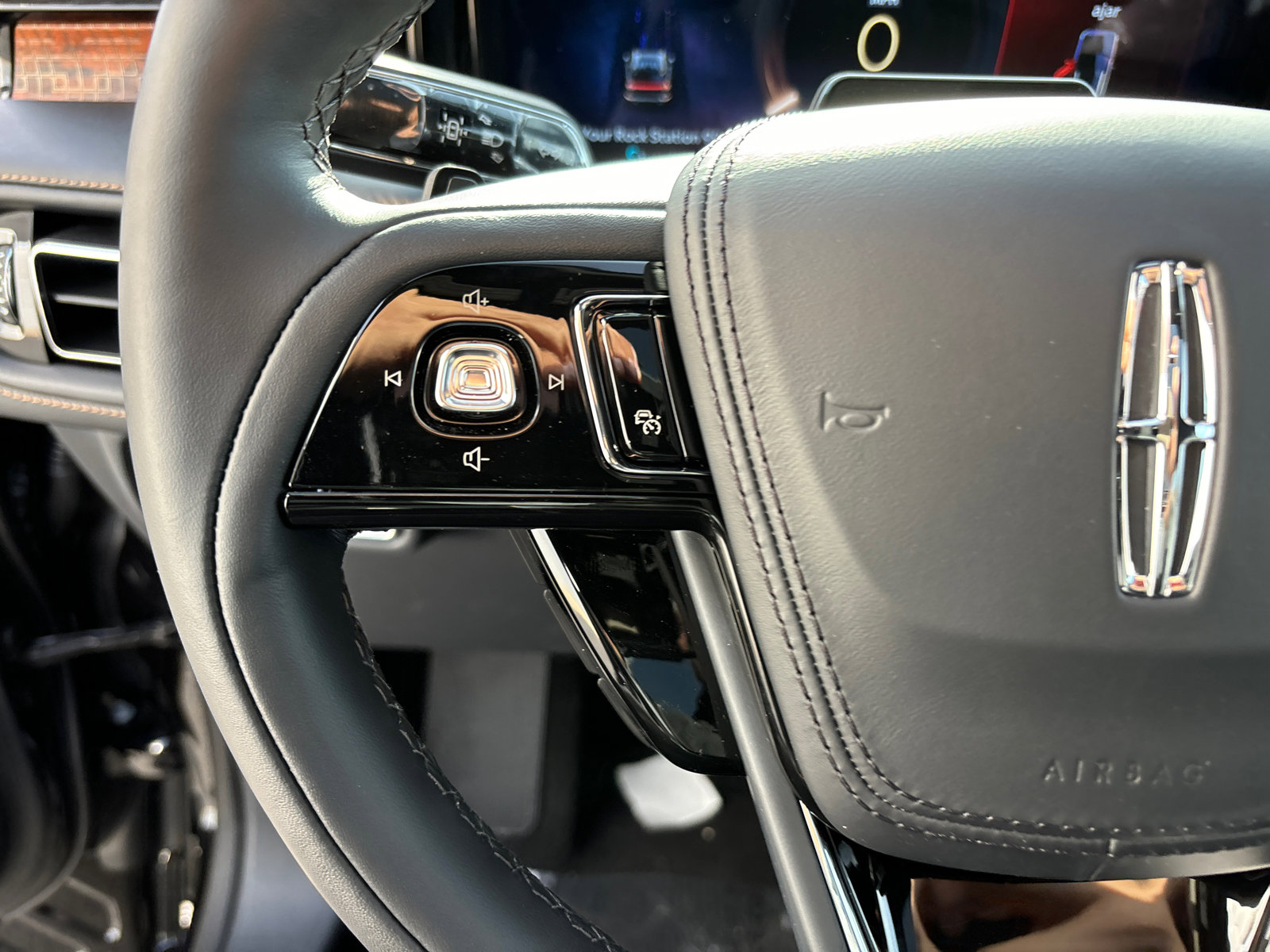 New 2025 Lincoln Aviator Black Label w/ Jet Appearance Package image 19