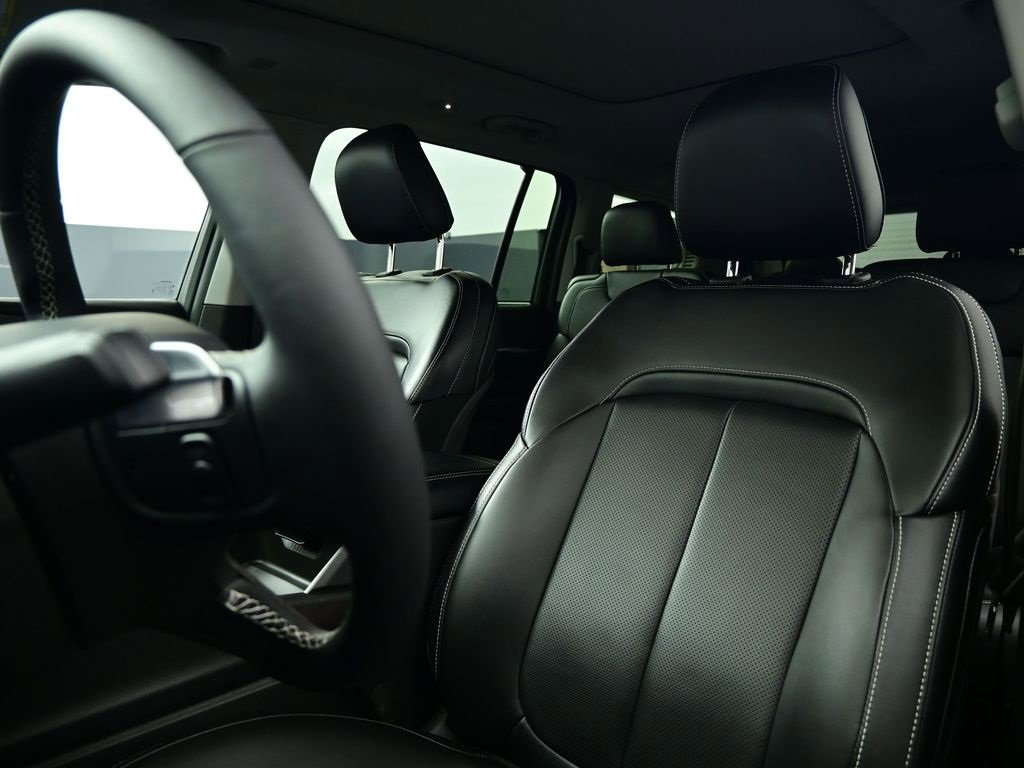 Used 2024 Jeep Grand Cherokee L Limited w/ Luxury Tech Group II image 16